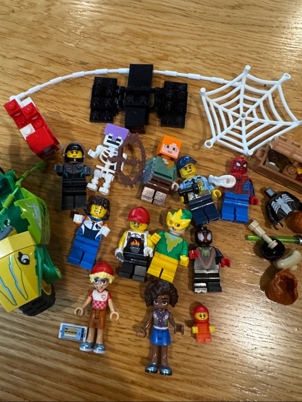 LEGO Minifigure Lot w/Accessories &Minecraft Animals Spider-Man Electro Friends